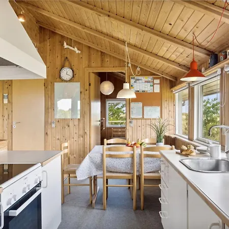 Hunlef - 1-7km From The Sea By Interhome